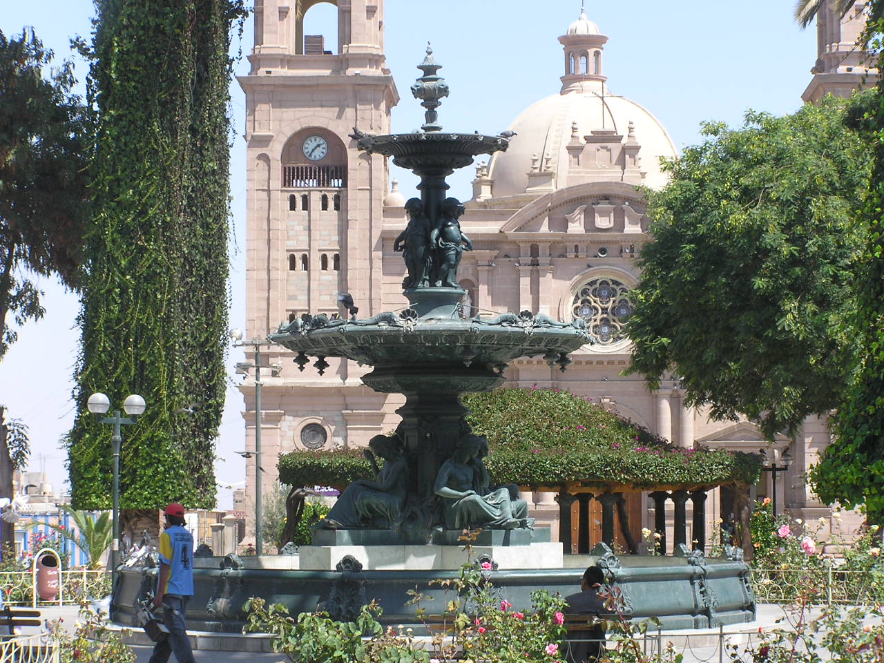 Effiel Fountain.JPG